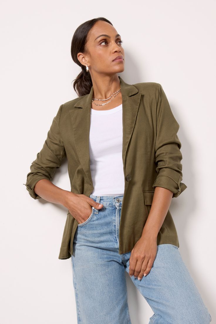 Feel chic from office to evening in this linen-blend blazer by EVEREVE, featuring a single-breasted silhouette with a front button closure, padded shoulders, and notched lapels. Layer with any look from trousers to shorts to wide leg jeans. Green Linen Blazer Outfit, Linen Blazer Outfit, Exclusive Dress, Fashion 101, Green Pants, Blazer Outfits, Linen Blazer, Summer Trends, Tee Dress