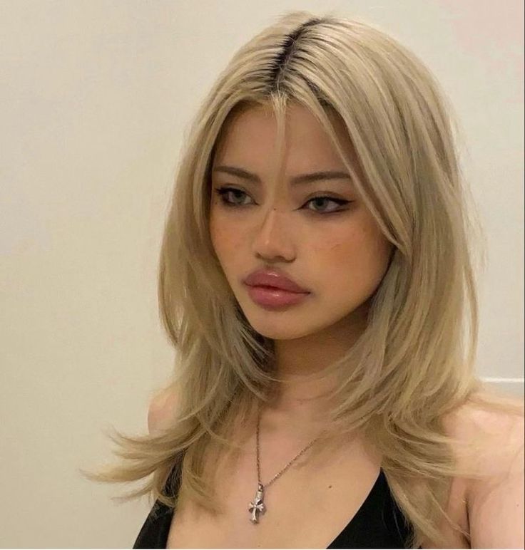 Blonde Asian Hair, Haircut For Face Shape, Blonde Asian, Bleach Blonde Hair, Face Shape Hairstyles, Hairstyles For Layered Hair, Blonde Hair Inspiration, 90s Hairstyles, Haircuts For Medium Hair