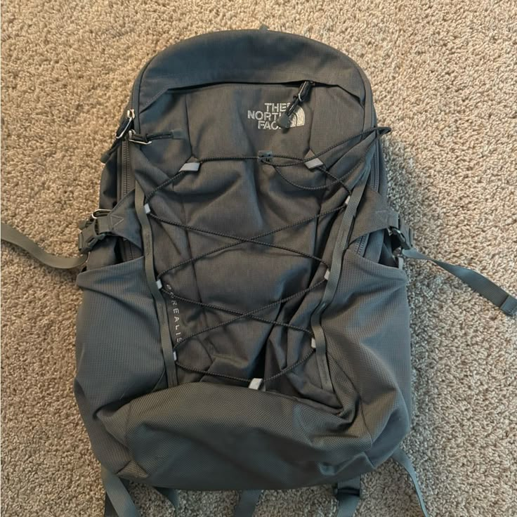 Never Used Perfect Condition The North Face Backpack, Baggy Sweats, Skiing Trip, Simple Gold Jewelry, Grey Backpack, North Face Bag, Pants Ideas, Coconut Dream, Bts Clothing