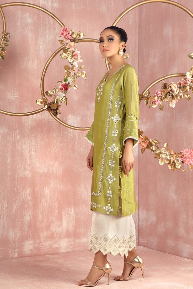 Pakistani Designer Online | Sarosh Salman | Luxury Pret & Wedding Wear Kurta Inspiration, Suites Designs, Designer Lengha, Long Kurtas, Shirt With Embroidery, Work Women, Pakistani Formal Dresses, Luxury Pret, Dresses For Pregnant Women