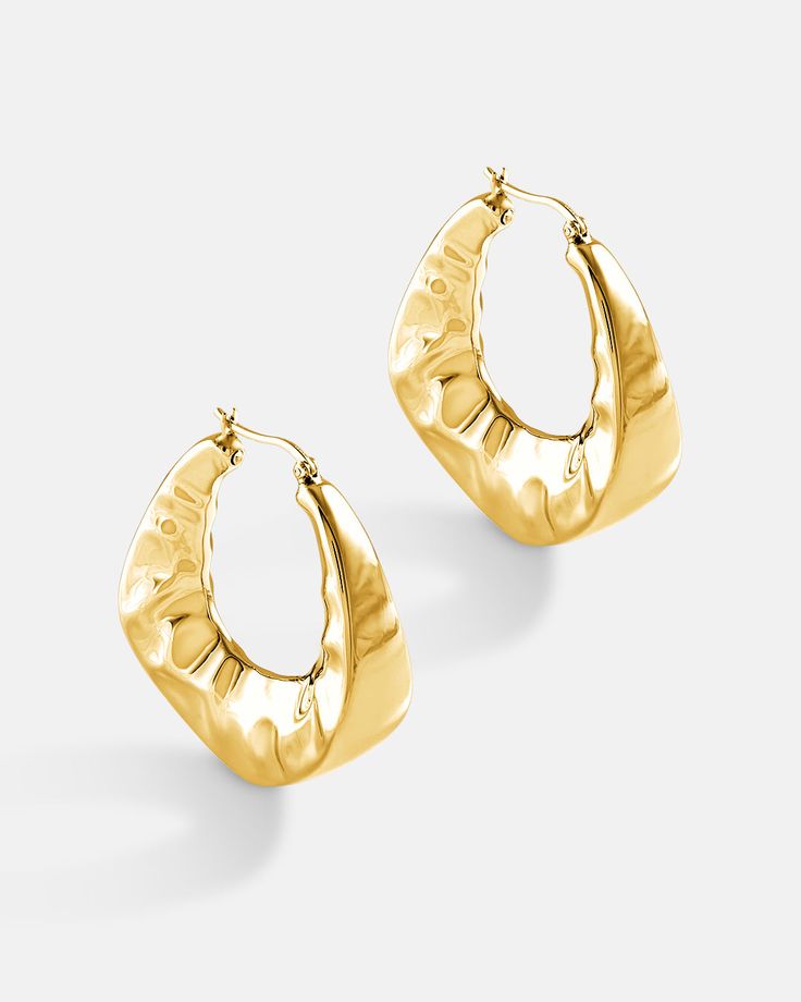 This is the product picture of chunky hoop earrings plated in gold in sterling silver material Bamboo Hoop Earrings, Chunky Hoop Earrings, Earring Sale, Jewelry Earrings Hoops, Shop Earrings, Post Earrings, Favorite Jewelry, Jewelry Pieces, Gold Earrings