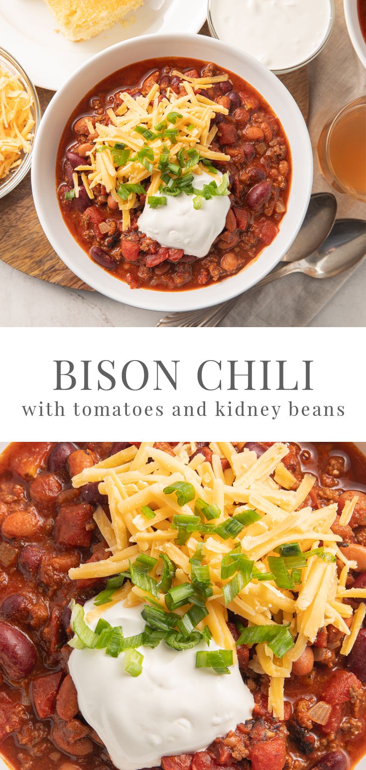 a bowl of chili with tomatoes and kidney beans