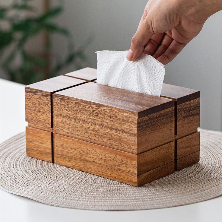 Natural Walnut Tissue Box Cloke Room, Tissue Box Crafts, Walnut Wood Furniture, Wood Box Design, Small Wood Box, Desk In Living Room, Small Woodworking Projects, Black Walnut Wood, Tissue Box Holder