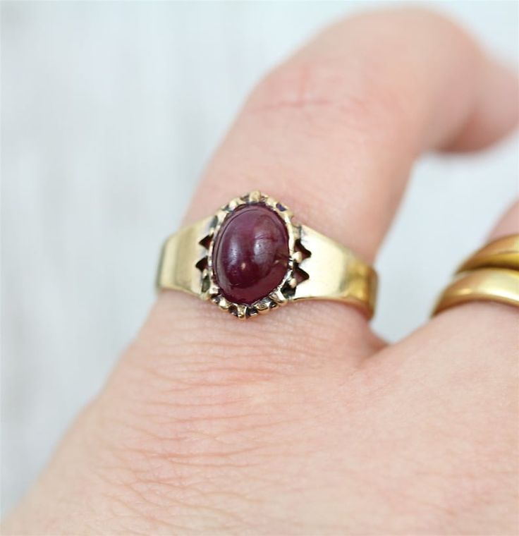 Antiguo rubí georgiano cabujón 14K oro rubí solitario anillo lujo 7.75 hermoso diseño - Etsy Gold Cabochon Domed Rings, Gold Domed Ruby Ring With Gemstone, Gold Ruby Ring With Domed Shape, Heirloom Gold Ruby Jewelry, Heirloom Ruby Jewelry In Gold, Gold Signet Ring With Cabochon, Gold Cabochon Signet Ring Fine Jewelry, 14k Gold Ruby Cabochon Ring, Classic Gold Ruby Signet Ring