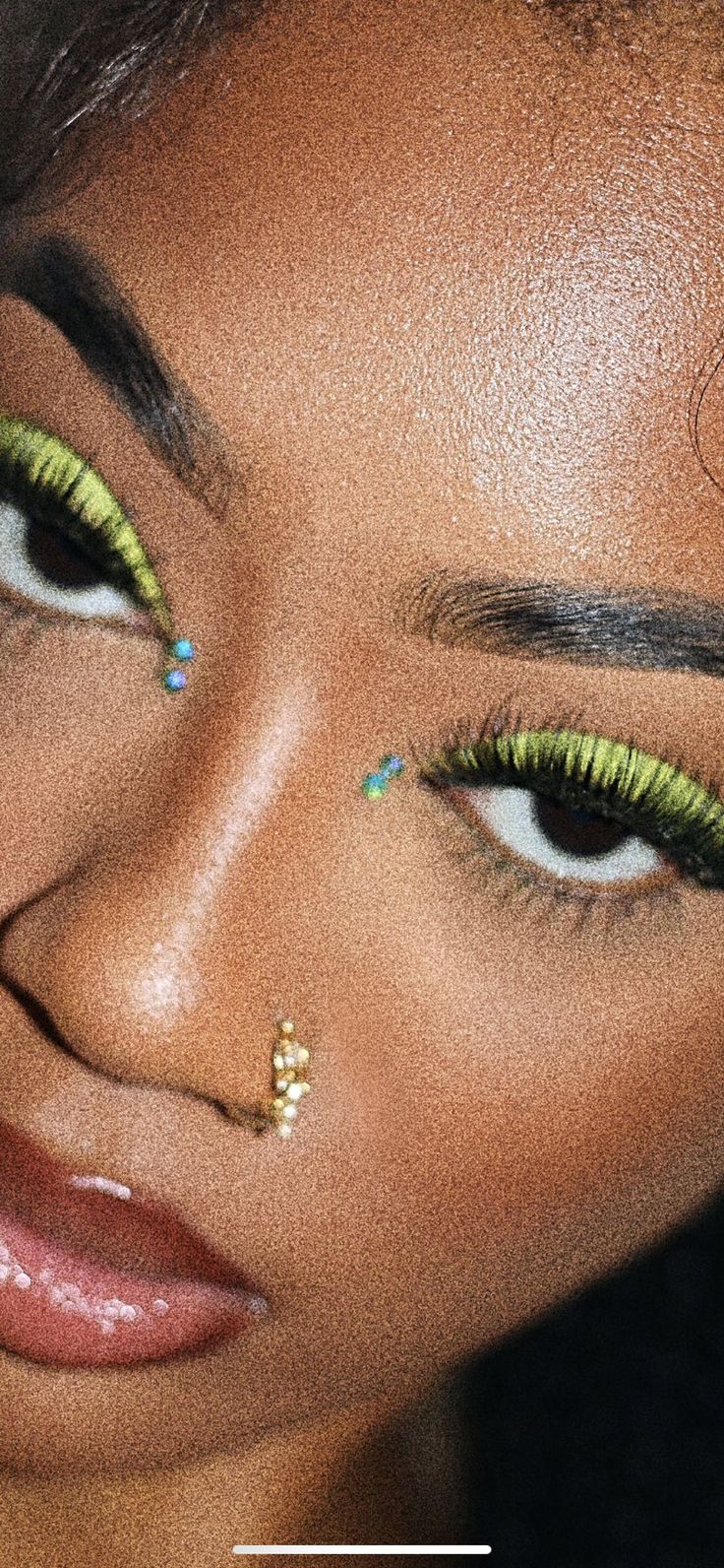 Green Makeup Looks Black Women, Green Makeup Aesthetic, Face Beat, Green Makeup, Glam Makeup Look, Cute Makeup Looks, Creative Eye Makeup, Creative Makeup Looks, Glamour Makeup