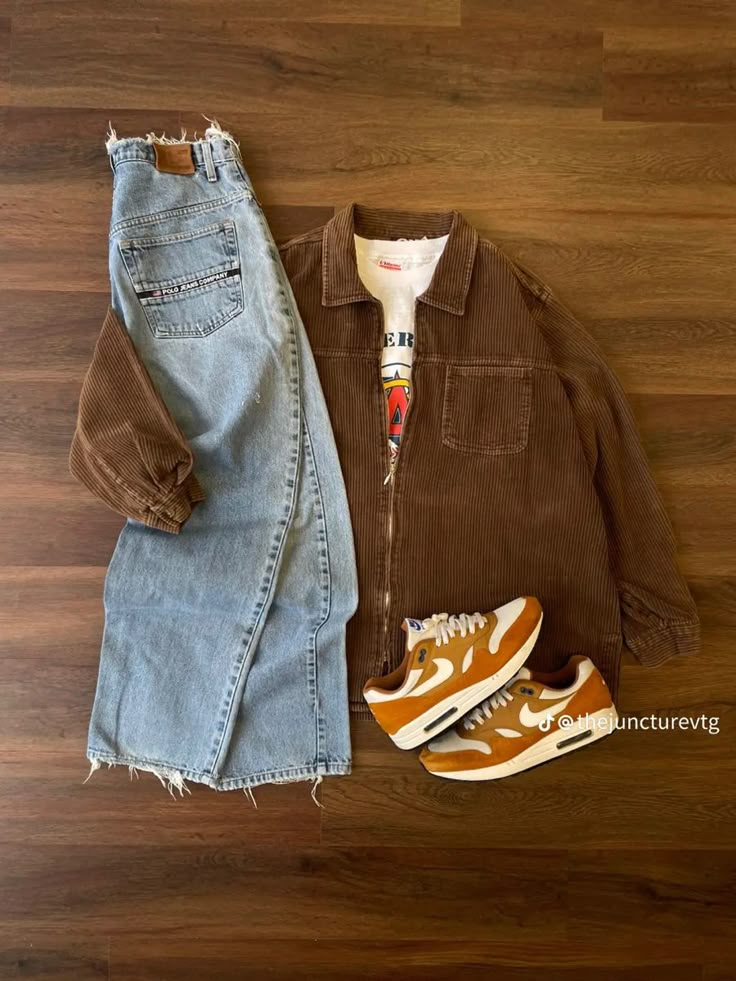 Retro Style Outfits Men, Casual Statement Outfit, Mens Thrifted Outfits, Retro Vintage Outfits Men, Jean Jacket Outfits Aesthetic, Jean Vest Outfit, Warm Outfit Ideas, Dyke Fashion, Utilitarian Style