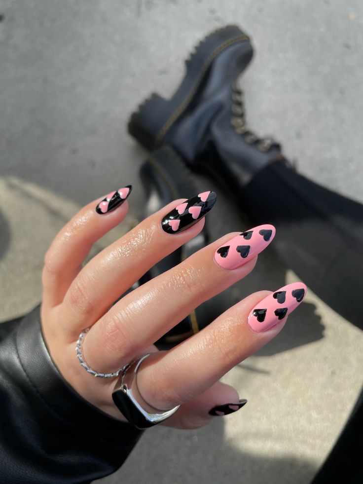 Pink Nails With Black Heart Design, Pink Black And White Valentine Nails, Pink Black Almond Nails, Pink Black Nails Ideas, Black Pink Inspired Nails, Black Pink Heart Nails, Pink Black Valentine Nails, Nails Inspiration Pink And Black, Pink Nails Black Heart