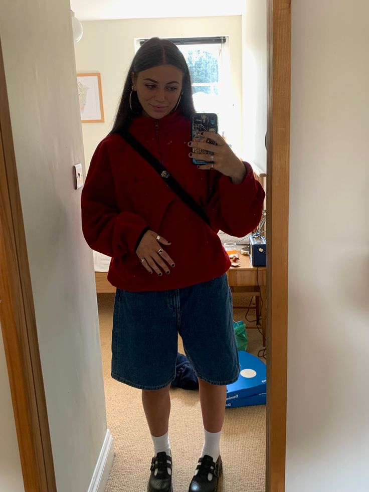 @eves.cw Jorts Outfit, Outfit Denim, Mode Hippie, Tomboy Style Outfits, Rock A, Swaggy Outfits, Mode Inspo, Tomboy Fashion, 가을 패션