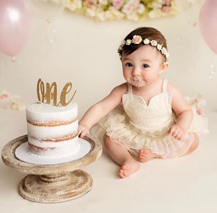 Bohemian•Princess | bohobloomers.com Cake Smash Cake, Bohemian Princess, Baby Birthday Photoshoot, 1st Birthday Girl Decorations, 1st Birthday Party For Girls, Baby Cake Smash, Smash Cake Girl, 1st Birthday Pictures, 1st Birthday Photoshoot