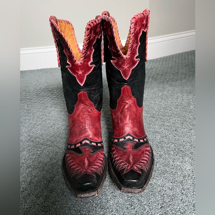 This Listing Is Buy It Now. No Discounts/Offers Will Be Sent New Without The Box Rare Pair Of Old Gringo Freedom Eagle 7 B Western Cowboy Boots. They Are Super Soft Leather. Accented With Stars And Whip Stitch Trim- Eagles On Toe Area. No Issues And Ready To Wear Upon Arrival. Would Look Great With Some Daisy Duke Shorts, A Pretty Western Dress, Or Dancing Jeans. Comes From A Smoke Free Pet Free Clean Home. Please Peek At My Other Lucchese And Old Gringo Boots Listed Junk Gypsy, Justin, Corral, Red Snip Toe Boots With Red Sole, Red Snip Toe Boots, Red Western Boots For Formal Occasions, Red Snip Toe Boots With Leather Sole, Daisy Duke Shorts, Daisy Duke, Whip Stitch, Double D Ranch, Western Dress