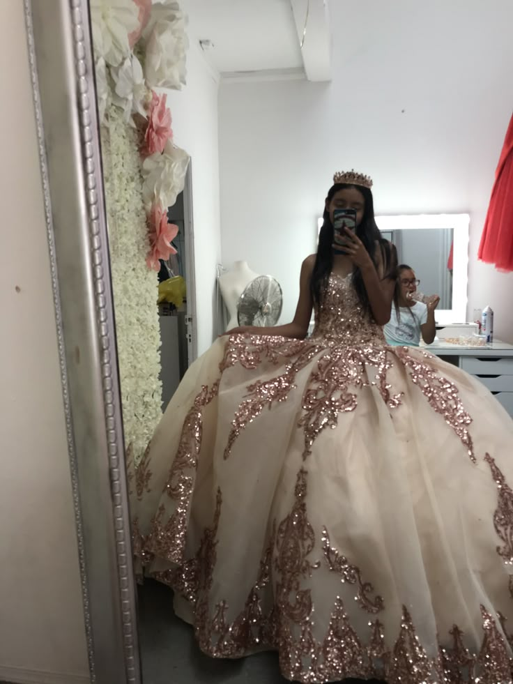 White And Rose Gold Sweet 16 Dress, Quince Dresses For Brown Skin, Sweet 16 Dresses Rose Gold, Spring Quinceanera Dresses, Rose Gold Xv Dresses, Pink Quinceanera Dresses Rose Gold, Rose Gold Quinceanera Dress, Pink And Gold Quinceanera Dress, Rose Gold 15 Dresses Quinceanera