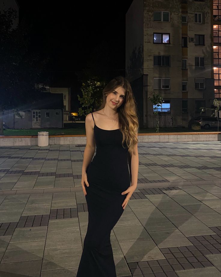 girl taking a photo in a long black dress Poses In Black Bodycon Dress, Black Bodycon Dress Poses, Posing In A Dress Photo Ideas, Poses For Pictures Instagram Long Dress, Photo Poses Elegant, Poses In Long Bodycon Dresses, Posing With A Dress, Bodycon Poses Instagram, Instagram Dress Picture Ideas