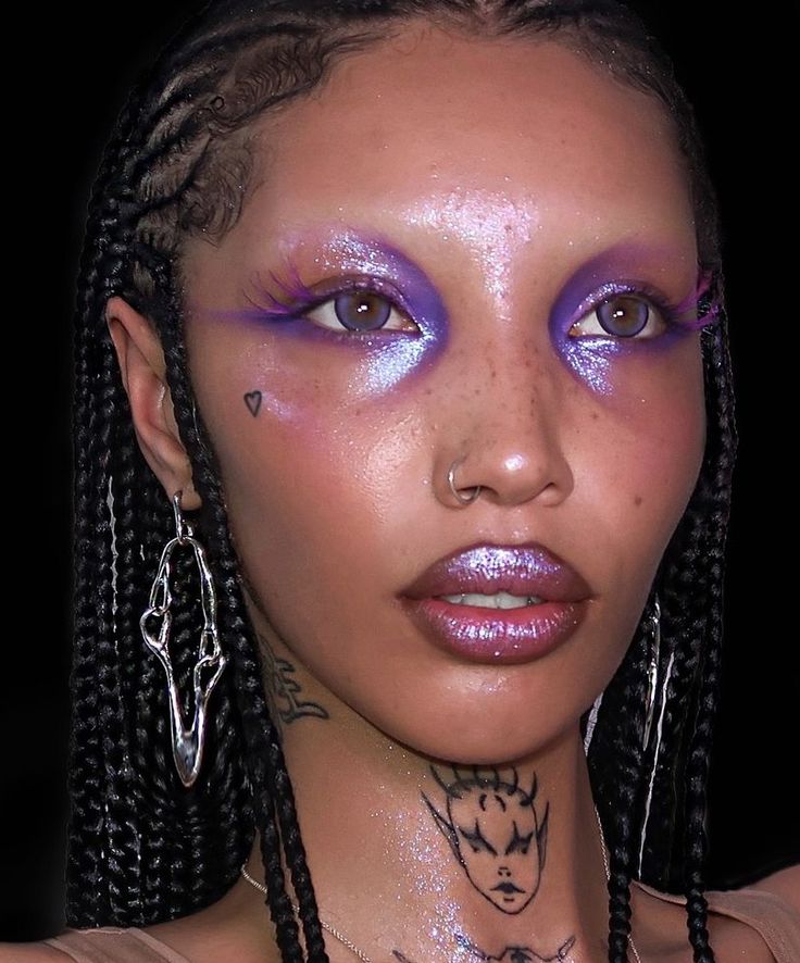 Euphoria Theme Makeup, Planet Her Outfits, No Brows Makeup Editorial, Pink Freckles Makeup, Drawn On Brows, Editorial Purple Makeup, Lover Ts Makeup, Editorial Halloween Makeup, Alien Rave Makeup