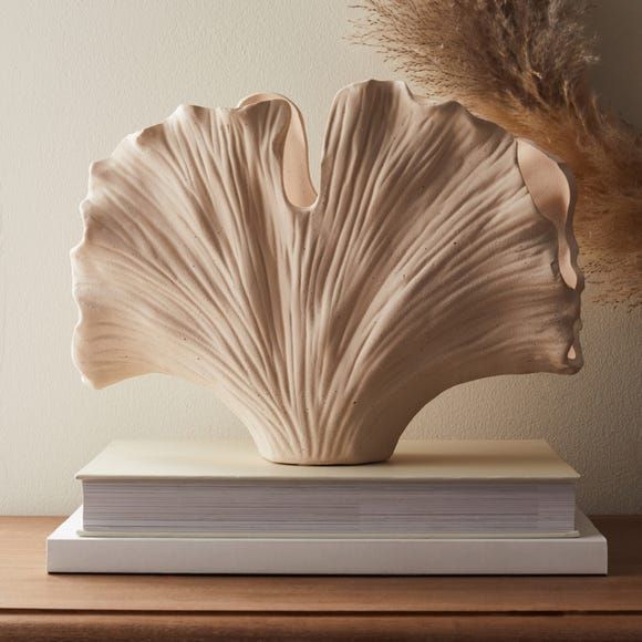 a bookend that is sitting on top of a table