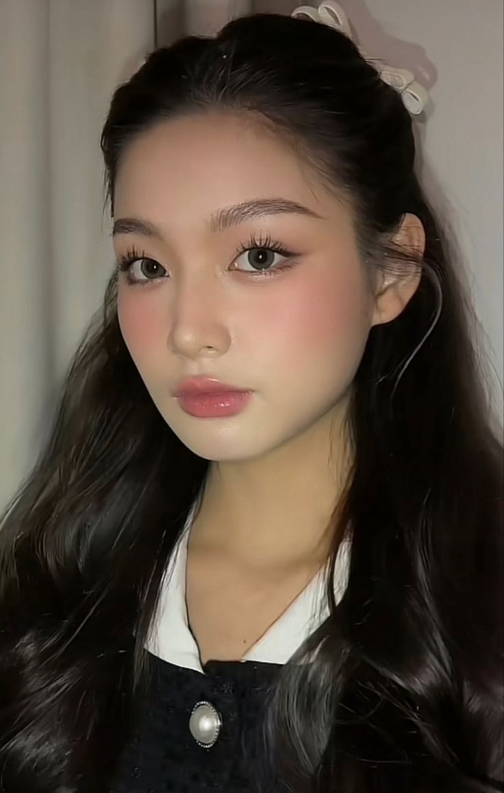 Maquillaje Glowy, Makeup Asia, Makeup Ulzzang, Makeup Layout, Romantic Makeup, Asian Makeup Looks, Light Makeup Looks, Princess Makeup, Tanned Makeup