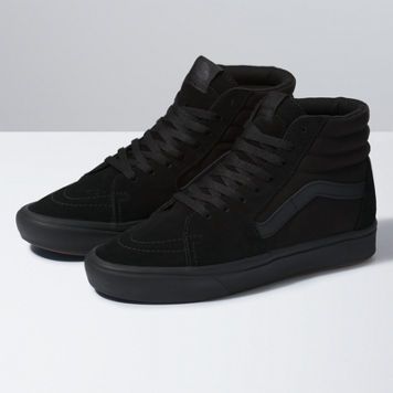 Black Gucci Shoes, Emo Shoes, Black Things, Louis Vuitton Shoes Sneakers, Dark Academia Style, Academia Style, Teen Boy Outfits, Best Shoes For Men, Black Vans