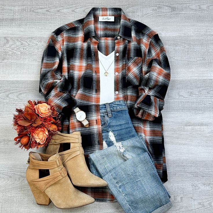 The perfect Oversized Fall Flannel to pair with leggings or your favorite pair of jeans, designed with versatility, and comfort. Details: Oversized Flannel Midweight Single Left Side Pocket Roll-Up Sleeve Comfy Brown Flannel, Fall Flannel, Oversized Flannel, Fall Plaid, Oversized Long Sleeve, Casual Fall Outfits, Anaheim, Sleeve Detail, Fall Winter Outfits