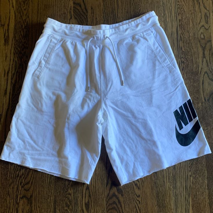 Brand New W Tags Loose Fit At Knee Length Shorts 100% Cotton Mens Xl 10” Inseam 22” Outseam Fast Shipper Knee Length Shorts, Nike White, Nike Shorts, White Nikes, Men's Nike, Workout Shorts, Nike Men, Knee Length, White Black