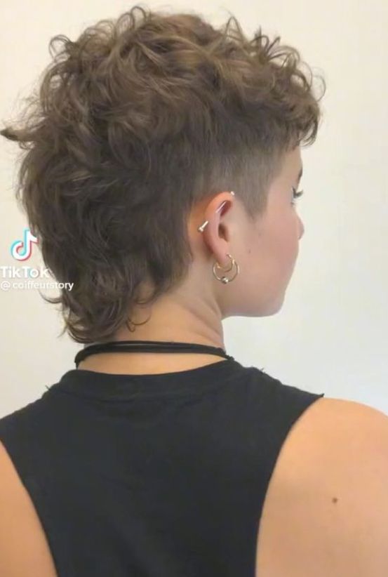 Haircut According To Face, Haircut According To Face Shape, Haircut Reference, Queer Hair, Hair Styles Ideas, Short Hair Tomboy, Mullet Haircut, Mens Haircut, Short Curly Haircuts