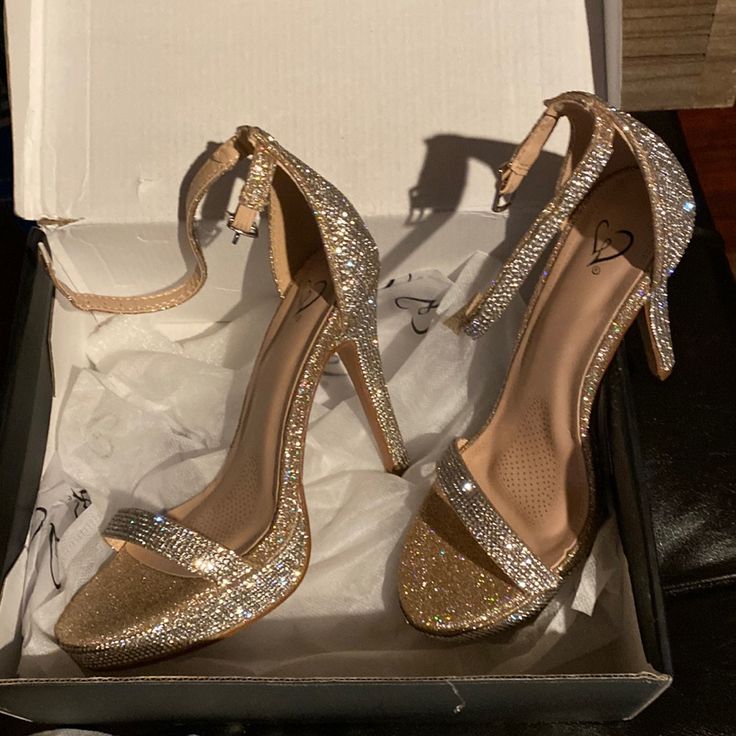 New With Tags Rose Gold Quince Heels, Champagne Quinceanera Decorations, Gold Quinceanera Heels, Quince Heels Gold, Heels For Quince, Debut Heels, Sparkly High Heels Prom, Quinceanera Shoes Heels, Prom Shoes Gold