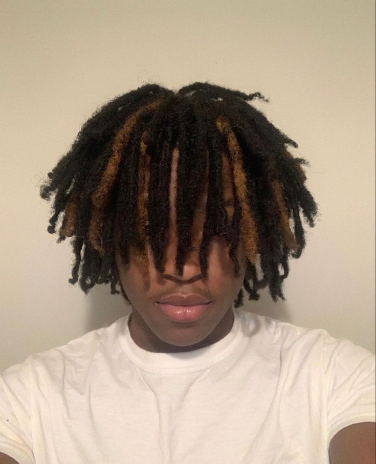 Brown Dyed Dreads Men, Dread Dye Ideas, Dread Dye Ideas Men, Dye Dreads, Loc Dye Ideas, Twist Hair Men, Dreads Short Hair, Dyed Dreads, Colored Dreads