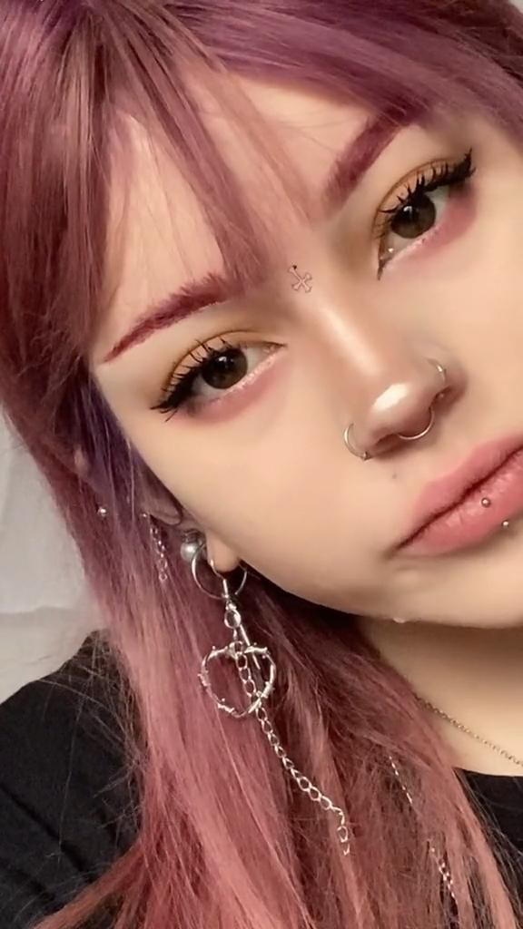 Cute Pink Eyeliner Looks, How To Style Opaque Tights, Makeup Anime Aesthetic, How To Do Anime Makeup, Cute Edgy Makeup, Easy Anime Makeup, Cute Makeup Toturial, Milkgore Makeup, Pink Nose Makeup