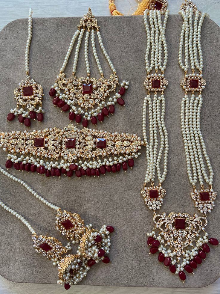 Pakistani Bridal Necklace Set, Pakistani Jewellery Design, Bridal Jewellery Set Weddings, Choker Set Design, Nackles Design, Pakistani Jewelry Sets, Indian Bridal Jewellery Set, Jhumar Tikka, Bridal Jewellry