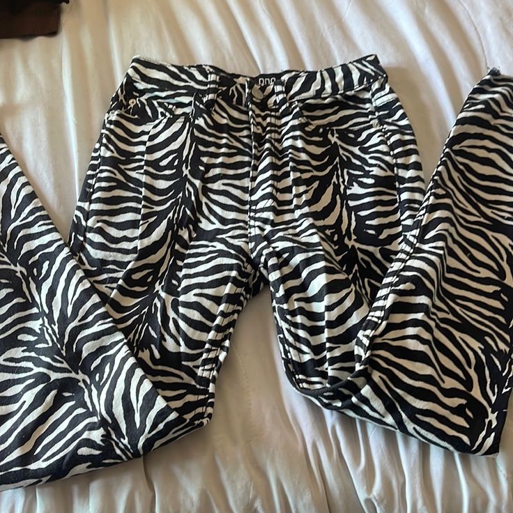 Never Worn Or Washed Cute Side Slits By Ankles Adorable Pants! Please Send Offers Only Receiving Offers, Not Sending Out These Will Be Donated To A Local Shop The End Of This Week High Waist Zebra Print Bottoms For Spring, Casual Fitted Bottoms With Zebra Print, White Stretch Bottoms With Zebra Print, Trendy White Zebra Print Bottoms, Casual Stretch Zebra Print Bottoms, White Stretch Zebra Print Bottoms, Cheap Black Zebra Print Bottoms, White Zebra Print Stretch Bottoms, Y2k Glam