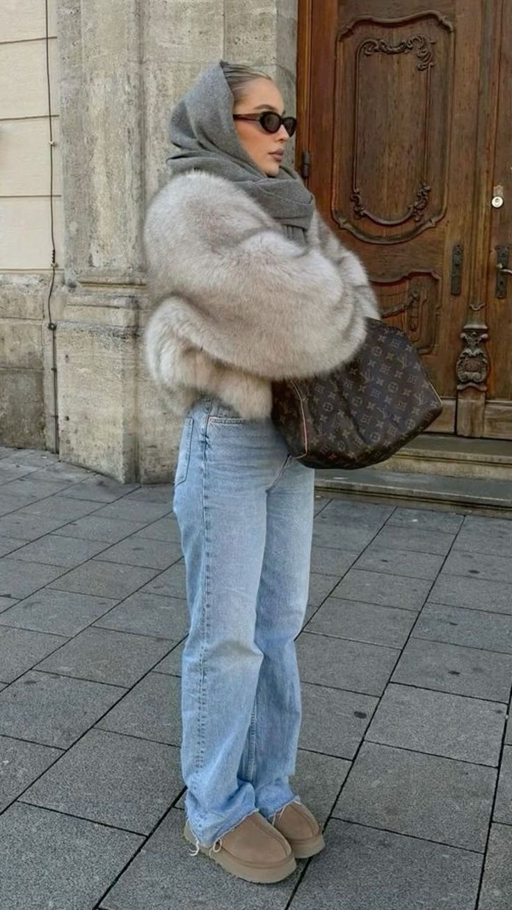 Fur Coat Outfit, Nyc Outfits, New York Outfits, Skandinavian Fashion, Chique Outfits, Cold Outfits, Neue Outfits, Paris Outfits, Looks Street Style