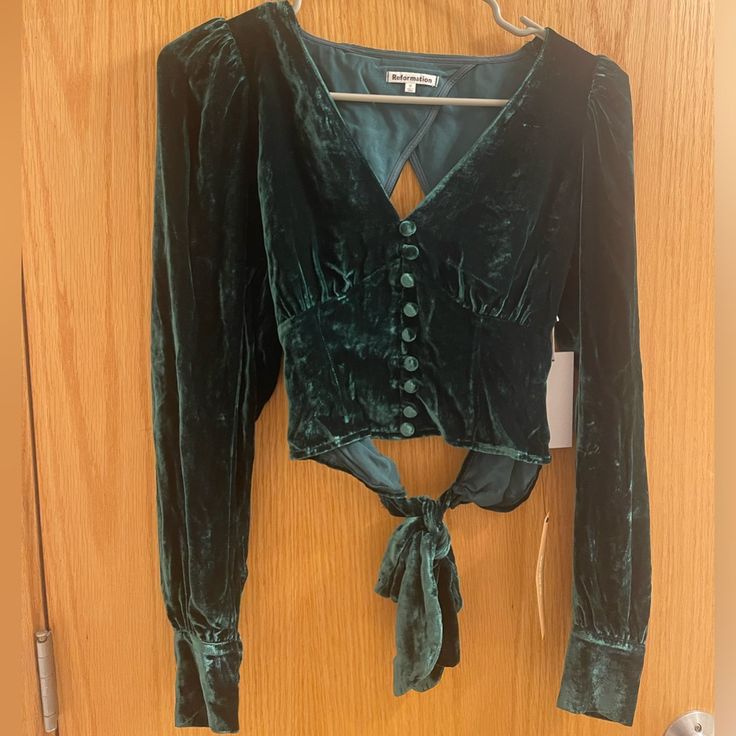 Nwt Reformation Velvet Green Blouse Velvet Green Blouse, Fashion Definition, Upcycle Design, Real Fashion, Future Wardrobe, Design Clothes, Everyday Outfit, Green Blouse, Spell Book