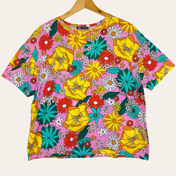 Zara Retro Psychedelic Floral Printed Boxy Short Sleeve Crewneck Shirt Size-Women’s M Measurements (Approx.) Stretchy Length-23.5" Shoulder-Shoulder-21.5" Pit-Pit-23" Sleeve-6.5" -100% Cotton -Condition -Nwt Uts-2450 Cottage Core, Lightweight, Stretchy, Bright Pink Yellow Casual Tops With All Over Print, Casual Yellow Tops With All Over Print, Summer Crew Neck Top With Vibrant Print, Crew Neck Top With Vibrant Print For Summer, Yellow Cotton Top With All Over Print, Casual T-shirt With Vibrant Print, Yellow Graphic Tee With Floral Print, Spring Crew Neck Tops With Vibrant Print, Yellow Short Sleeve Top With All Over Print