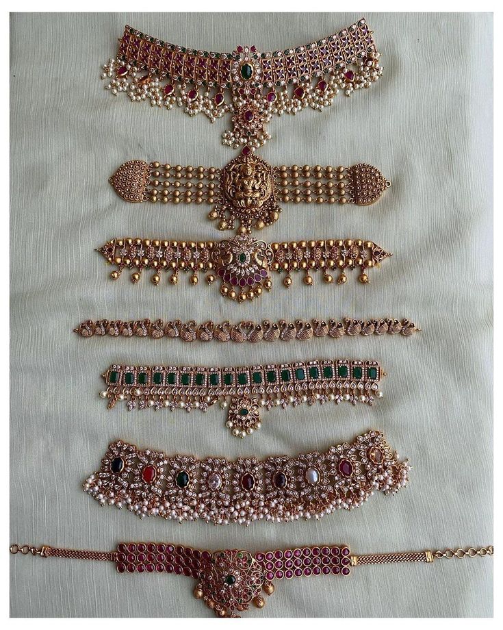 Saree Chain Jewellery Designs, Antique Chokar Design Jewelry, Daivik Jewellery, Saree Jwellary Ideas, Jewellery Design Necklaces, Traditional Jewellery Design, South Indian Choker Necklace, Antique South Indian Jewellery, Kundan Choker Necklace Gold