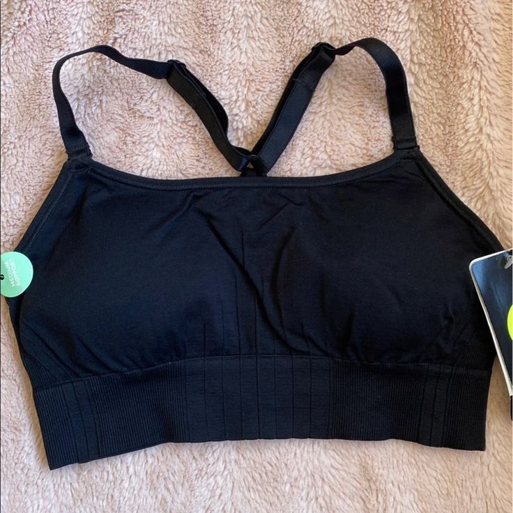 Champion Seamless Sports Bra. Nwt. Black Size Xs (Fits 30ab, 32a) Duo Dry Moisture Wicking Removable Cups Adjustable Straps I Ship Daily M-F. If Purchase Is Made After 4pm Est It Will Ship The Next Day. Casual Compression Seamless Sports Bra, Sporty Black Sports Bra With Built-in Bra, Sporty Seamless Racerback Sports Bra, Seamless Gym Bra, Racerback Sports Bra With Seamless Design, Sports Bra With Medium Bust Support In Seamless Fabric, Black Sleeveless Sports Bra For Light Sports, Black Racerback Bra With Medium Bust Support, Black Breathable Racerback Bra