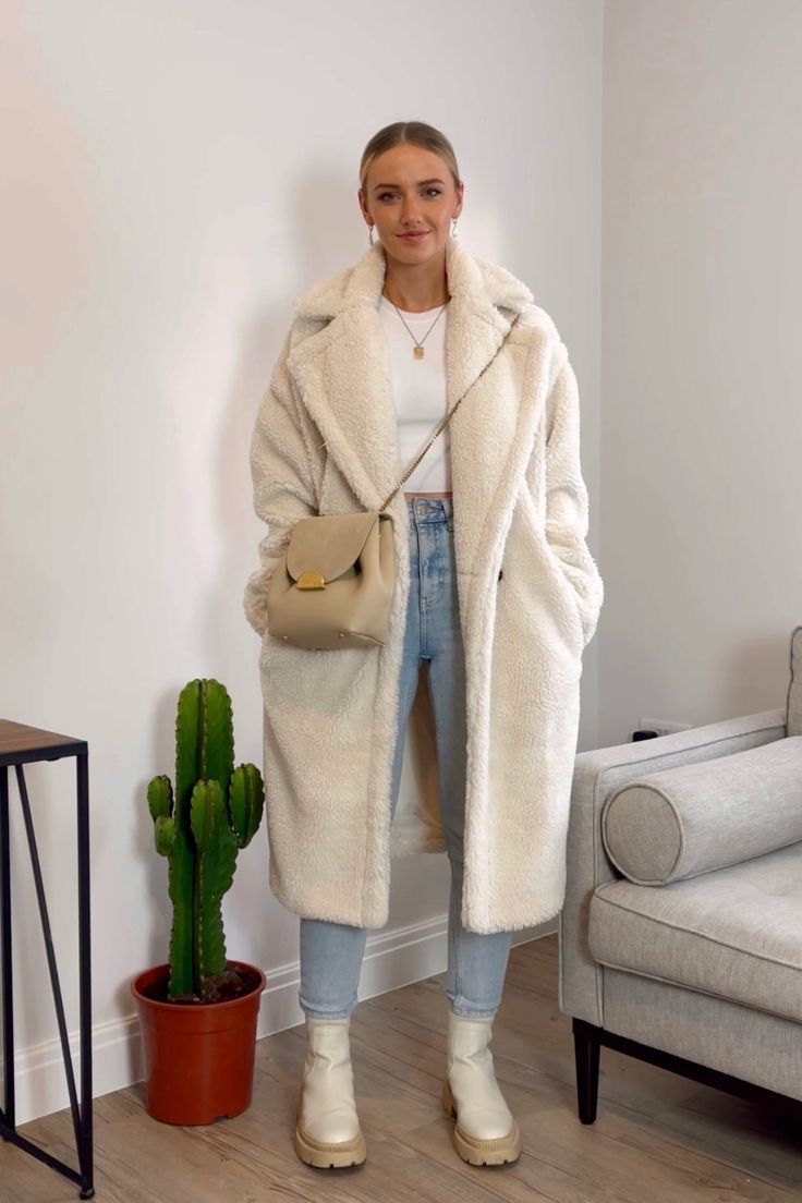 Teddy Coat Outfit, Streetwear Chic, Stylish Winter Outfits, Pastel Outfit, Winter Fashion Outfits Casual, Winter Outfits Cold, Coat Outfit, Cold Outfits, Winter Outfit Inspiration