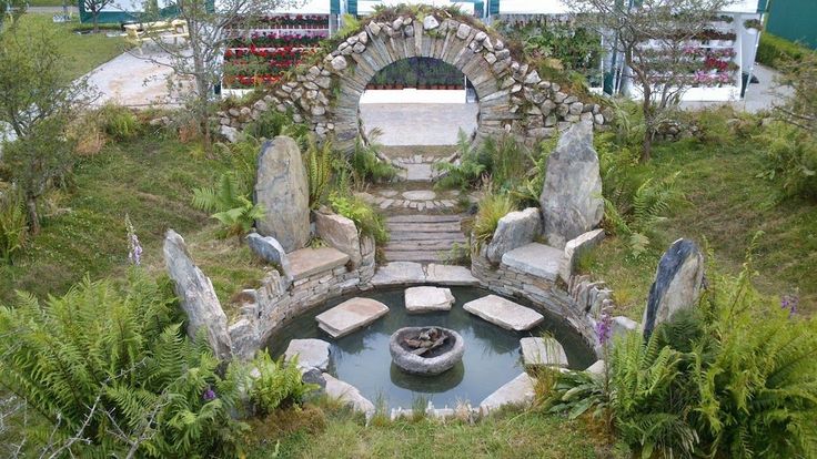 an aerial view of a small garden with a fountain