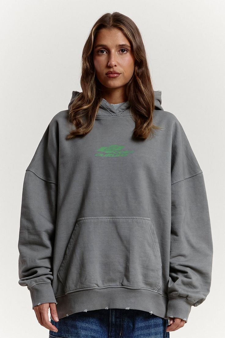 For an oversize fit choose one size above yours. Boxy fit hoodie. Distressed effect. 100% cotton. 450 g/m² French Terry. Grey color. Logo and graphics screen printed on the front. Cold Culture label included. Male (181cm, 5'11"): L - Female (170cm, 5'7"): M - National Shipping 24-48H (Spain / Portugal) - CORREOS EXPRESS - European Shipping 48-72H - FEDEX - International Shipping 5-7 working days - FEDEX Boxy Fit Hoodie, Best Hoodies, Cold Culture, Spain Portugal, Color Logo, Workout Hoodie, Grey Color, Oversized Fits, French Terry