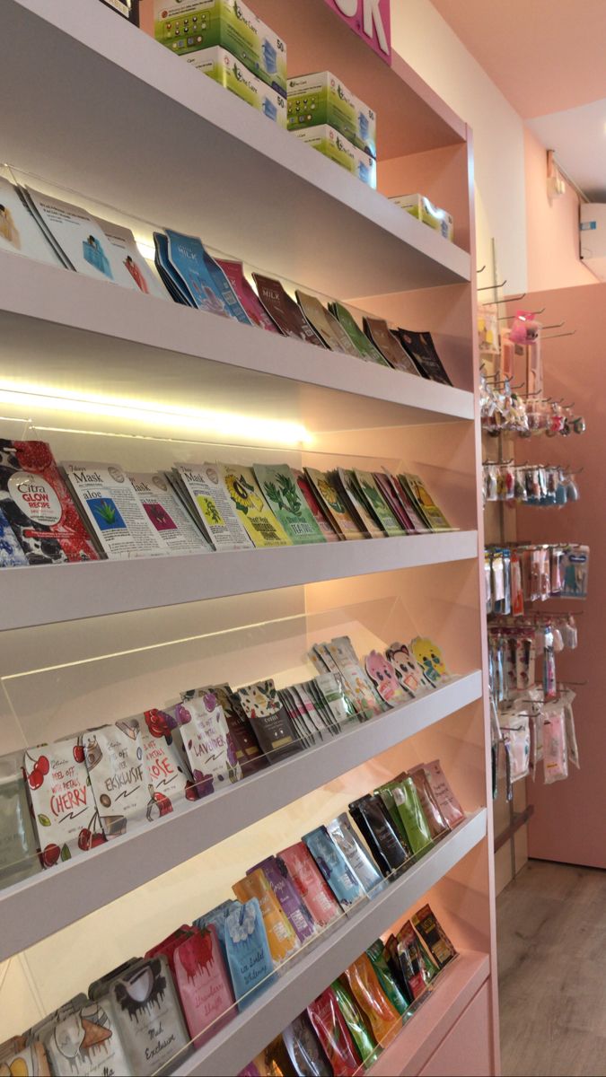 Skin Care Store Design, Skincare Store Display, Skin Care Shop Interior Design, Toko Skincare Aesthetic, Rak Skincare Aesthetic, Aesthetic Store Interior, Skincare Store Design, Stationery Store Design, Mask Sheets