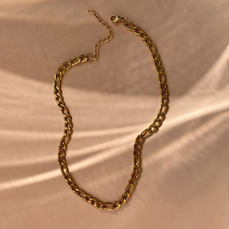 Bold, striking and very easy to include in your days. A chain that makes you feel powerful. Inspired by King Midas for his ability to turn everything he touched into gold. Layer it with the Lucky chain gold vermeil Gold Link Necklaces Tarnish Resistant, Gold Link Necklace Tarnish Resistant, Gold Tarnish-resistant Link Necklace, Gold Metal Cable Chain Jewelry, Gold Cable Chain Link Jewelry, Gold Cable Chain Jewelry, Gold Oval Link Curb Chain Jewelry, Gold Link Chain Necklace Tarnish Resistant, Gold Chain Necklace For Everyday Use