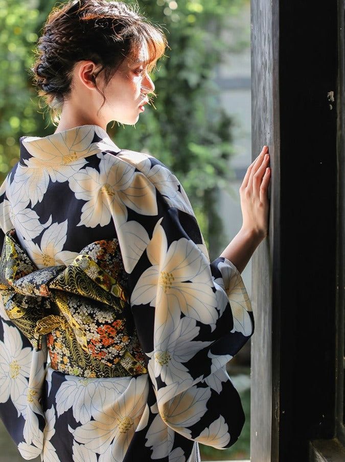 ❤︎Moonlight Flower Mode Yukata❤︎ Kimono Styles, Traditional Japanese Kimono, Japanese Shirt, Mode Kimono, Yukata Kimono, Kimono Yukata, Casual Kimono, Beautiful Kimonos, Womens Kimono