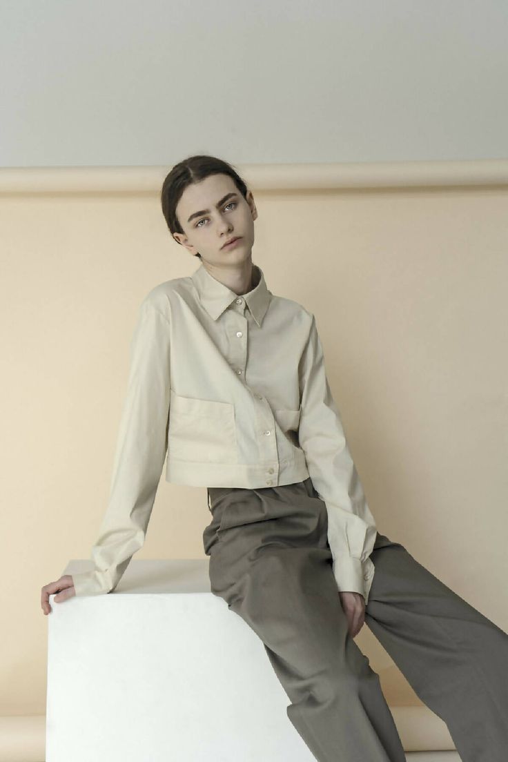 km-by-lange-sand-big-cuff-shirt-0001 Star Sand, Shirt Cuff, Extra Long Sleeves, Sustainable Clothing, Individual Style, Extra Long, Vegan Leather, Top Shirt, Normcore