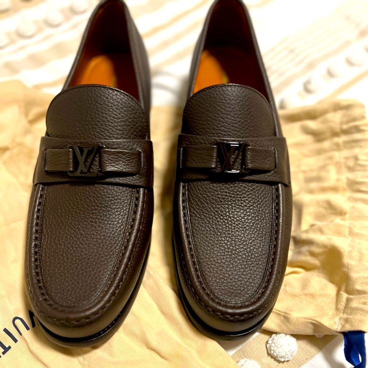 Major Loafer Shoes ( Brand New) Size 10.5 /Mocca Luxury Brown Slip-on Moccasins, Luxury Brown Slip-ons With Textured Sole, Luxury Brown Calf Leather Loafers, Luxury Slip-on Oxfords With Textured Sole, Luxury Brown Slip-ons With Round Toe, Luxury Brown Loafers With Leather Sole, Luxury Moc Toe Dress Shoes, Luxury Brown Moccasins With Round Toe, Luxury Brown Moc Toe Leather Shoes