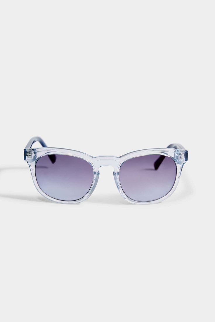 These Elie Tahari Round Acetate Sunglasses, are 100% UV protected & are ideal for sunny days. Designed to be slightly oversized, these scratch-resistant sunglasses are a summer must-have. A hard case & cleaning cloth are included.Style#: EL184 Summer Wayfarer Sunglasses With Gradient Lenses, Summer Sunglasses With Gradient Lenses For Pool, Casual Sunglasses With Uv Protection For Poolside, Trendy Mirrored Sunglasses For Poolside, Modern Wayfarer Sunglasses For Vacation, Summer Wayfarer Sunglasses With Uva Protection, Mirrored Lenses Sunglasses For Pool, Casual Mirrored Sunglasses For Pool, Classic Sunglasses With Uv Protection