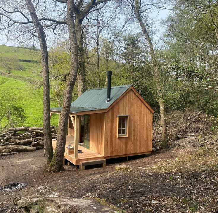 a small wooden cabin in the woods