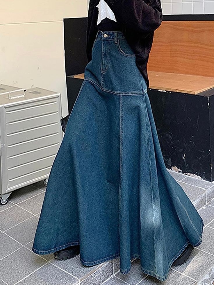 Blue denim maxi skirt Chic Full-length Cotton Denim Skirt, Trendy Wide Leg Cotton Maxi Skirt, Trendy Cotton Wide Leg Maxi Skirt, Chic Denim Maxi Skirt With Pockets, Full Length Dark Wash Cotton Skirt, Casual Denim Skirt, Mode Hippie, Denim Skirt Outfits, Harajuku Style