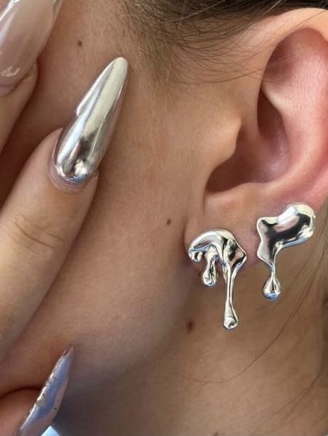 Cool Industrial Piercing, Outfits Spring Aesthetic, Photoshoot Ideas Poses, Poses For Pictures Instagram, Fantasy Earrings, Ideas Photoshoot, Engagement Earrings, Aesthetic Spring, Snake Jewelry