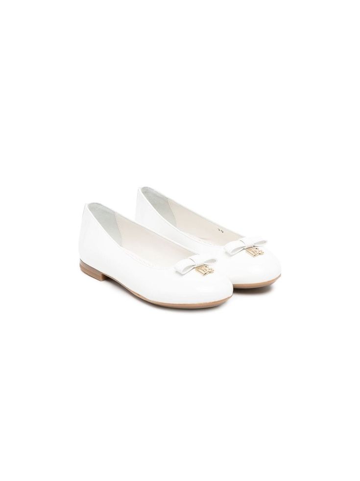 bow-detail ballerina shoes from DOLCE & GABBANA KIDS featuring cloud white, bow detailing, gold-tone hardware, round toe, low heel, slip-on style and leather. Dior Clothes, Dior Kids, Dream Outfits, Dolce And Gabbana Kids, Leather Bow, Ballerina Shoes, Cloud White, Leather Bows, White Bow