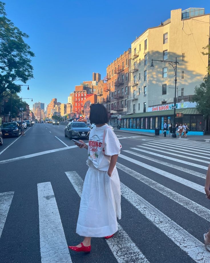 Sunny hunny 🍊🍹🌴. - Tshirt: @hm Skirt: @hm Shoes: @sam_edelman - #fashionstyle #moda #nycfashion #style #stylish #styleblogger #fashionblogger #fashioninspo Summer outfits • hm outfits • long skirt • Skirt And T Shirt Outfit, Long Skirt And Tshirt Outfits, Skirt Tshirt Outfit, Long Tshirt Outfit, Outfits Long Skirt, Tshirt Outfit Summer, Hm Shoes, Hm Outfits, Long Skirt Outfits