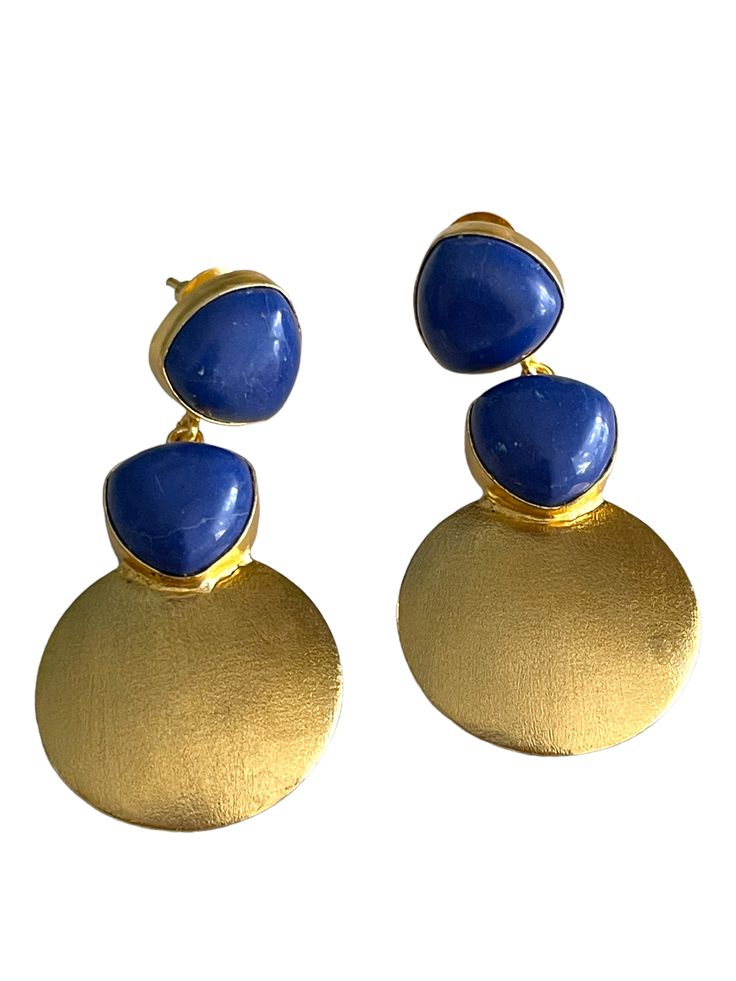 Our love for statement earrings manifests itself in this pair. Sona, meaning gold and wisdom are set in gold casings. Suspended from this design is a meticulously crafted unit of Lapis lazuli stones and gold. Crafted in a pendant form, these earrings easily transition from day to night. The beautiful Lapis lazuli add a touch of sophistication to the design. Gold Cabochon Dangle Earrings, Gold Cabochon Earrings For Evening, Gold Dangle Earrings With Cabochon, Blue Gemstone Gold Plated Earrings, Elegant Gold Lapis Lazuli Earrings, Elegant Bronze Cabochon Jewelry, Gold Lapis Lazuli Cabochon Jewelry, Gold Lapis Lazuli Jewelry With Cabochon, Formal Blue Gold-plated Earrings