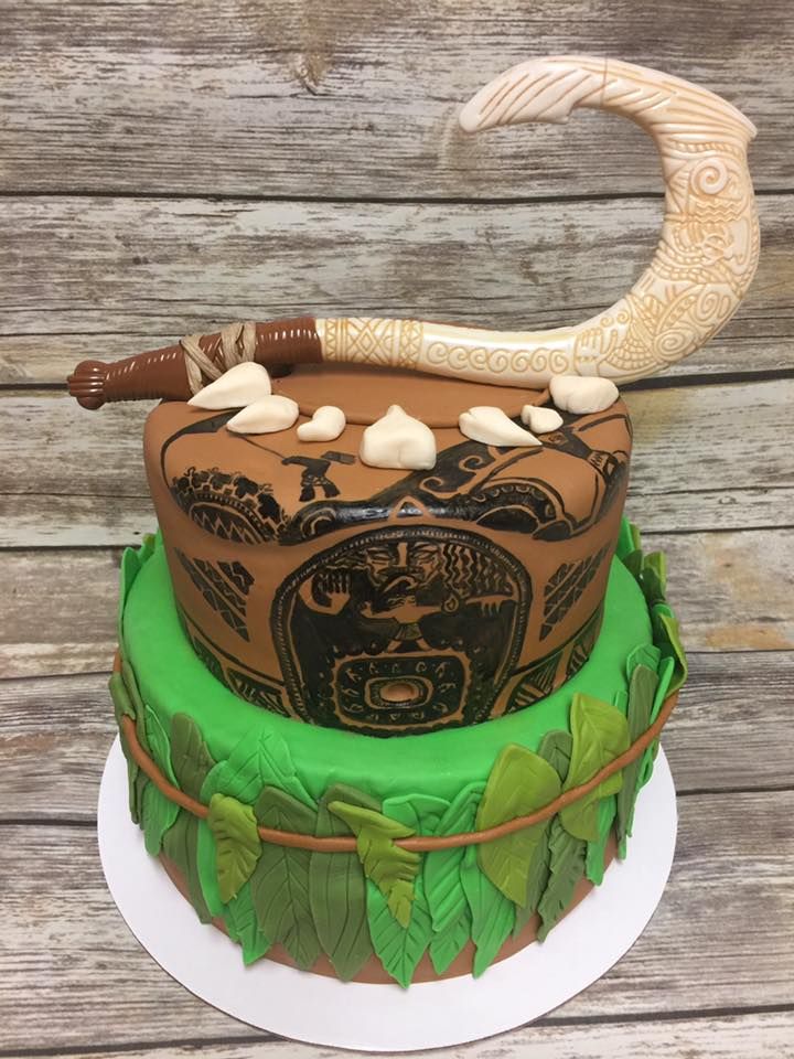 the cake is decorated with an animal's tail