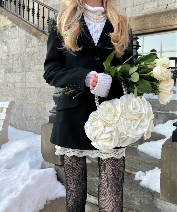 Flower Tights Outfit, Old Money Outfits, Uptown Girl, Money Aesthetic, Girl Fits, Feminine Aesthetic, Old Money Aesthetic, Winter Fits, How To Pose